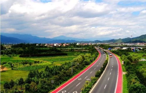 中國(guó)絕美彩色公路大盤(pán)點(diǎn) 特色各異，驚艷四方，隧道奇觀更添魅力